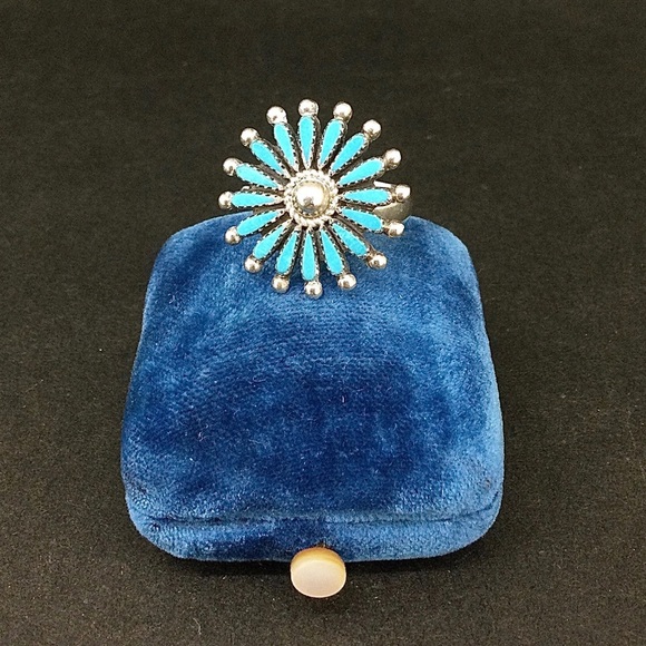 Vintage Zuni Sterling Silver Turquoise Floral Design Ring - Size 5.75 - Picture 3 of 7